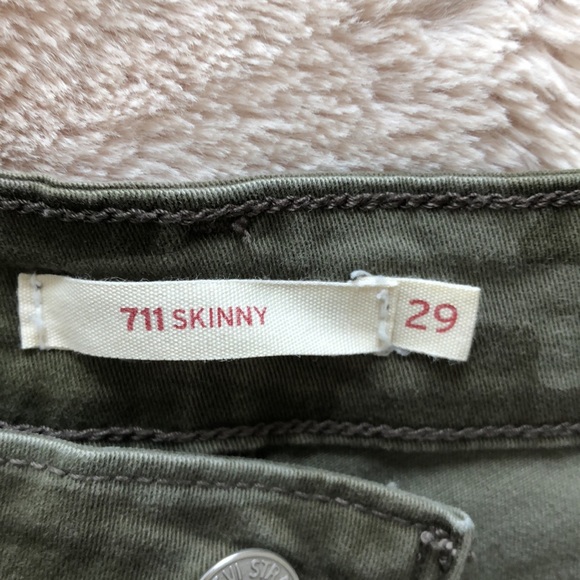 Levi’s 711 Skinny Green Camo Pants, Size 29, Inseam 25”, Like new - Picture 5 of 8